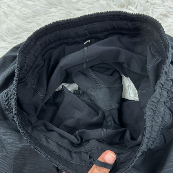 Lululemon Bootcamp Ready Short 3.5" Stride Emboss Black - Picture 3 of 5